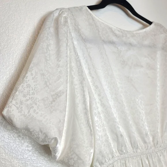 ASTR The Label Floral Jacquard Tie Front Puff Sleeves Top Size Large - Picture 8 of 8